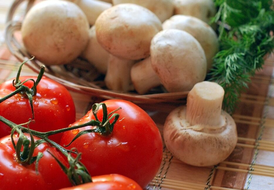 mushrooms, tomatoes, greens-1351563.jpg